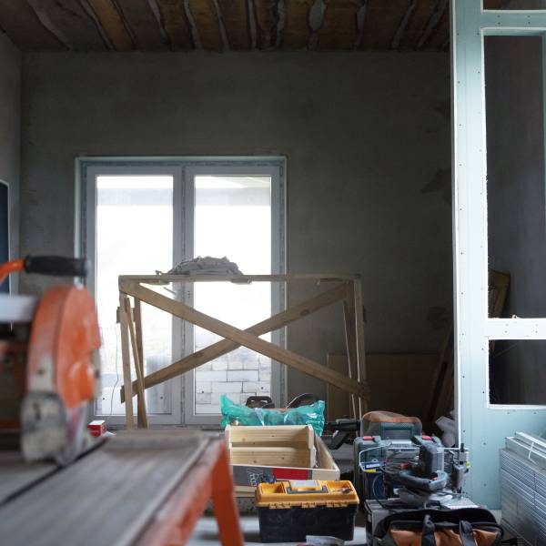 fechar-o-equipamento-usado-na-renovacao-do-apartamento